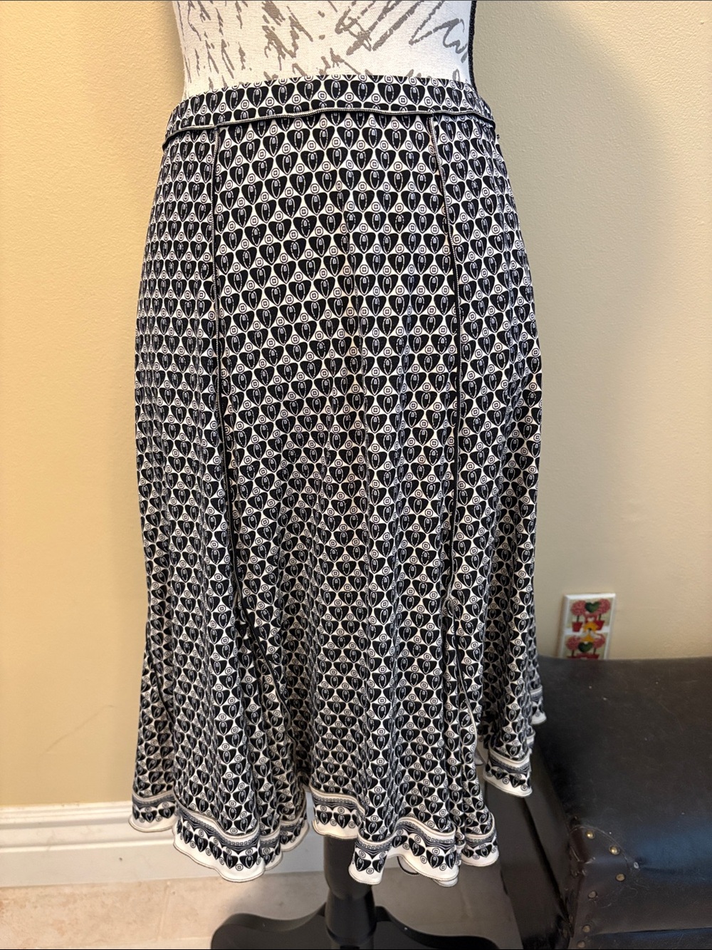 Max Studio Black & White Patterned Circle Skirt